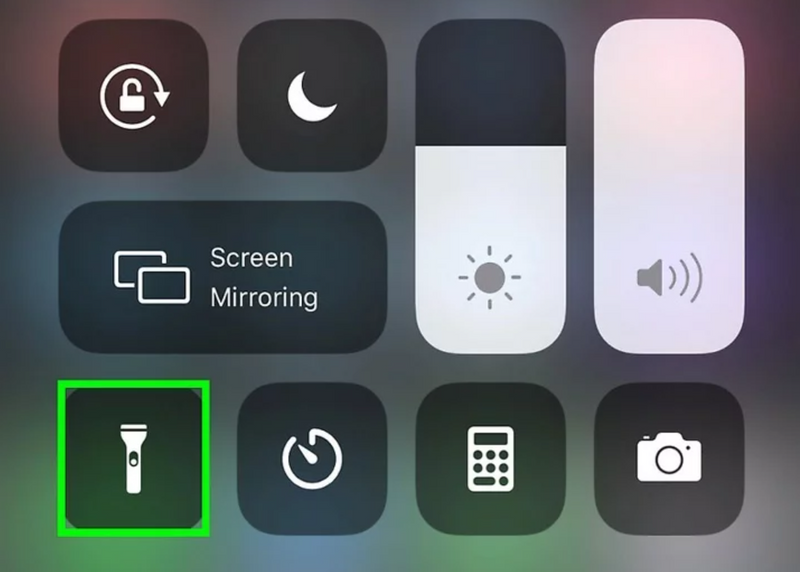 How To Turn Flashlight On And Off On iPhone 